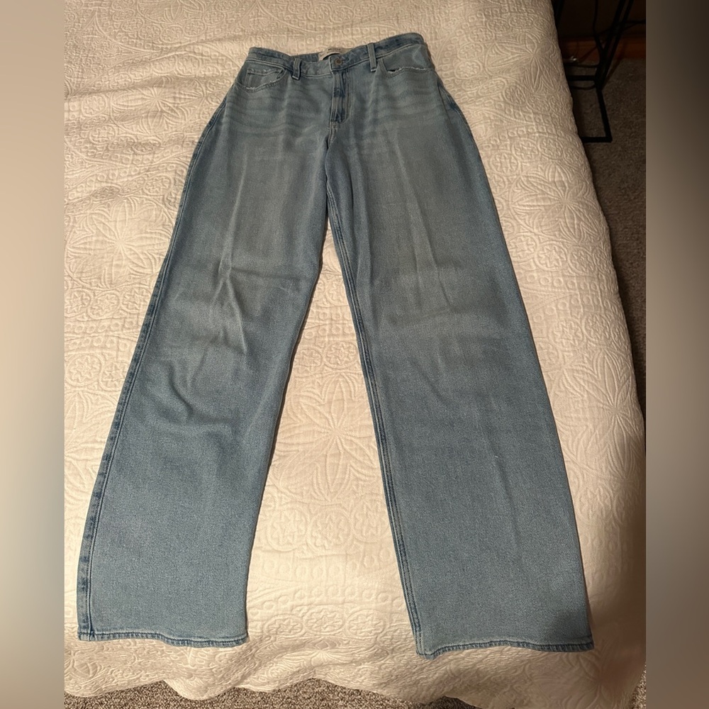 Hollister Ultra High-Rise Dad Jean